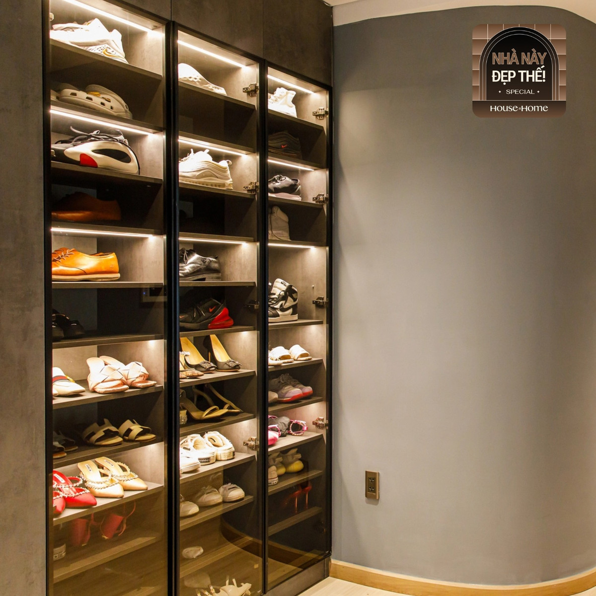 Tủ giày cảu cả 2 khiến nhiều người ngỡ ngàng vì quá to.
