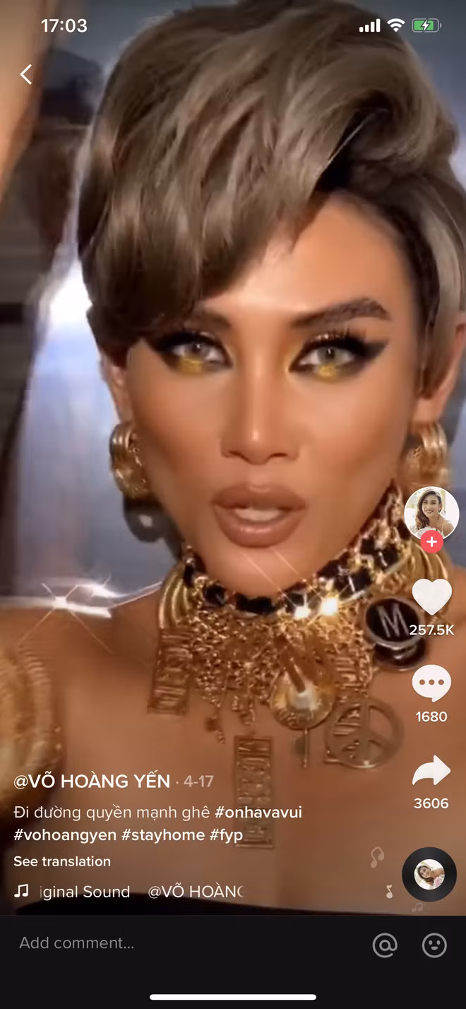 Võ Hoàng Yến cũng nhanh chóng theo cô Minh Hiếu, "đi đường quyền" thể hiện sự sang chảnh, giàu có.