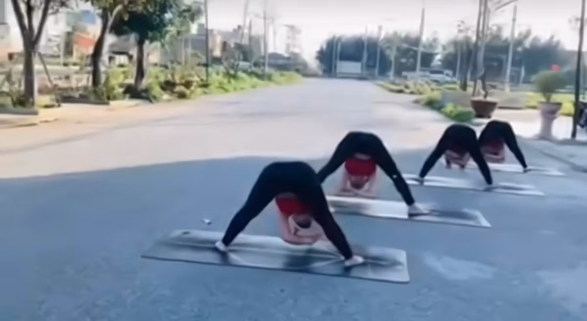 Hiện những hình ảnh tập yoga giữa đường vẫn đang thu hút rất nhiều sự quan tâm của cộng đồng mạng.