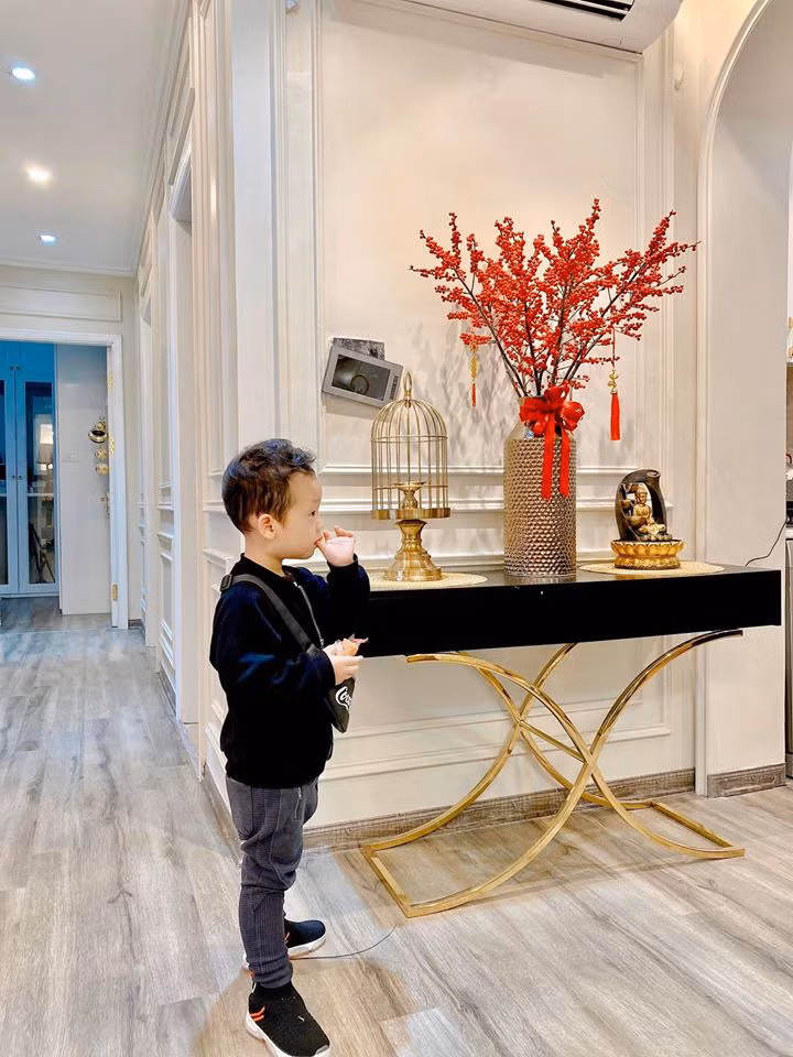 Chưa đầy 4 tuổi, bé Khoai Tây nhà Ly Kute đã cực kỳ ra dáng hot boy, chắc chắn lớn lên sẽ "sát gái" lắm đây.