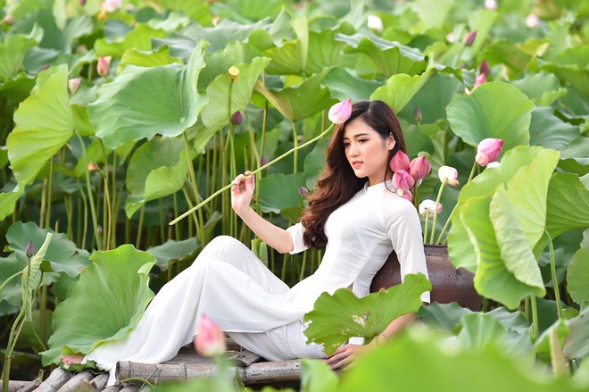 Ngoài giờ làm việc, Quỳnh tích cực luyện tập thể thao để giữ gìn sức khỏe và vóc dáng. Cô giáo 9X bật mí vòng eo của mình là 58 cm. Chia sẻ về chuyện tình cảm, cô giáo sinh năm 1997 cho biết cô đang độc thân. Quỳnh không đặt ra mẫu bạn trai lý tưởng mà chỉ cần người đàn ông biết yêu thương, sẻ chia và bao dung.