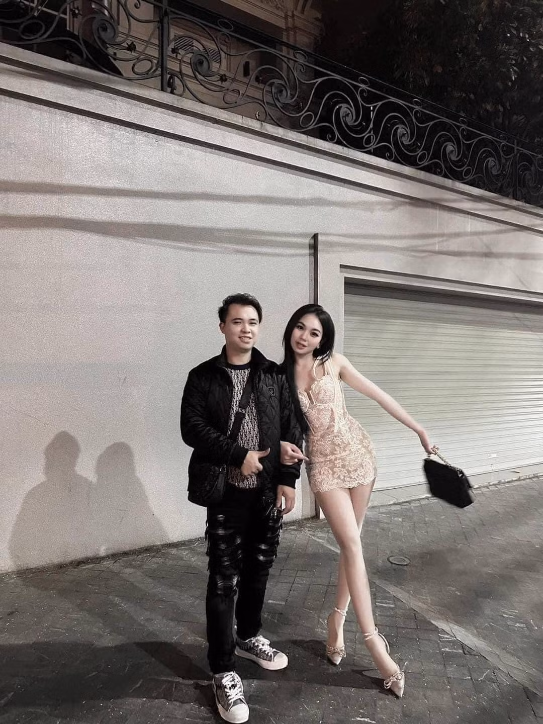 Được biết, đây là 1 cặp vợ chồng đến từ Hải Phòng. Người chồng hiện tại đang là chủ 1 salon tóc.