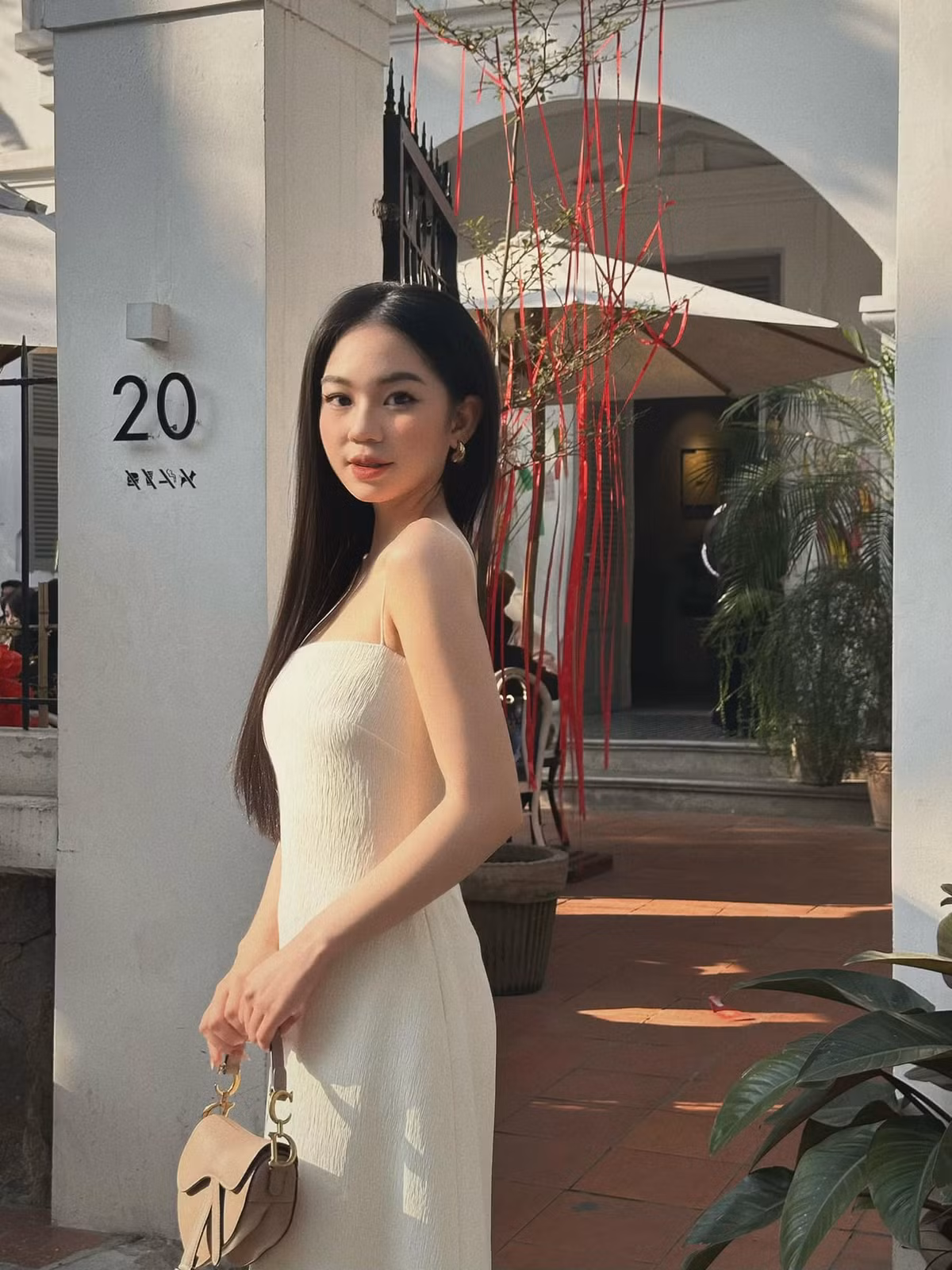 Cô nàng theo đuổi phong cách trưởng thành, quyến rũ, sang chảnh.