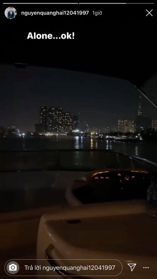 Trên Instagram, Quang Hải check-in kèm với lời than thở "Alone".