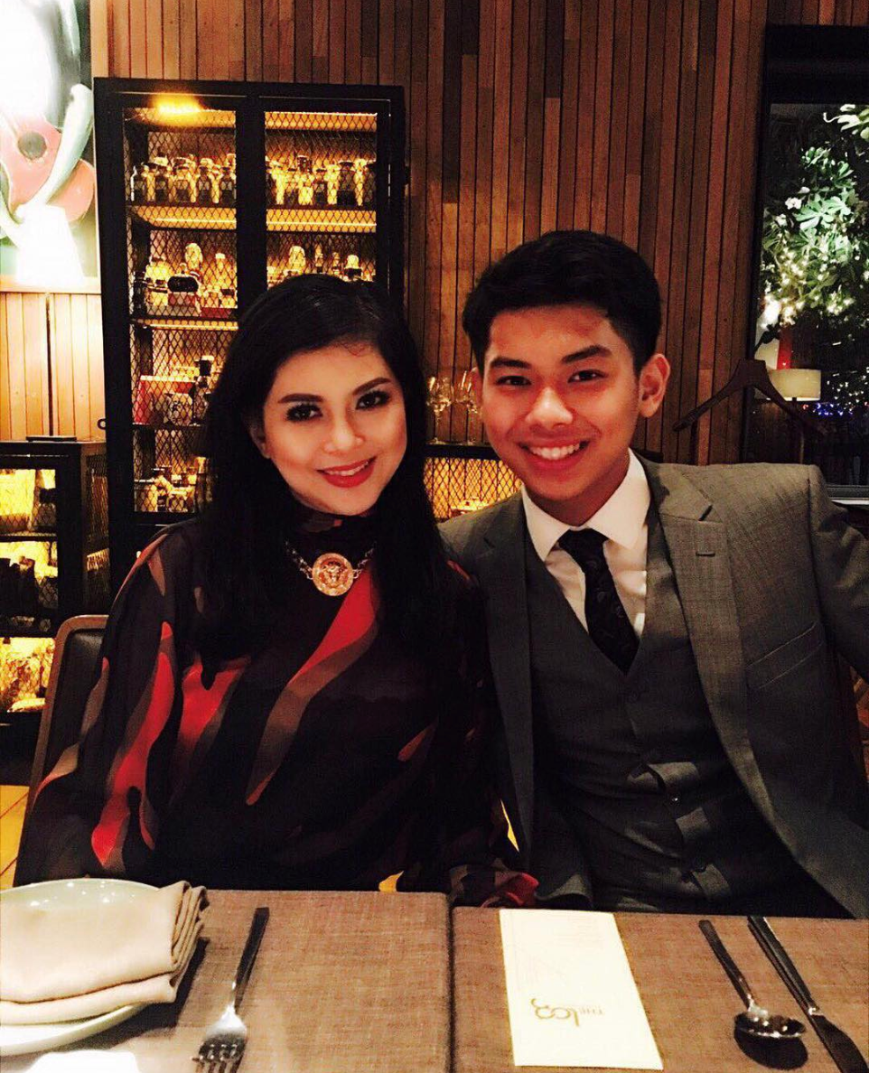 Không giống như người chị "siêu rich kid" Tiên Nguyễn, thiếu gia út của ông Johnathan Hạnh Nguyễn lại khá kín tiếng trong đời tư. Anh chàng rất ít khi chia sẻ hình ảnh cũng như thông tin trên mạng xã hội.