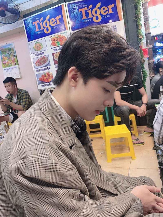Hiện tại, hot boy 9X đang sinh sống tại Hải Dương, anh chàng có dự định lên Hà Nội để theo đuổi đam mê kinh doanh. Thế nhưng, do dịch Covid-19 đang diễn biến phức tạp nên ước mơ này đành tạm hoãn lại, chờ thời gian phù hợp hơn.