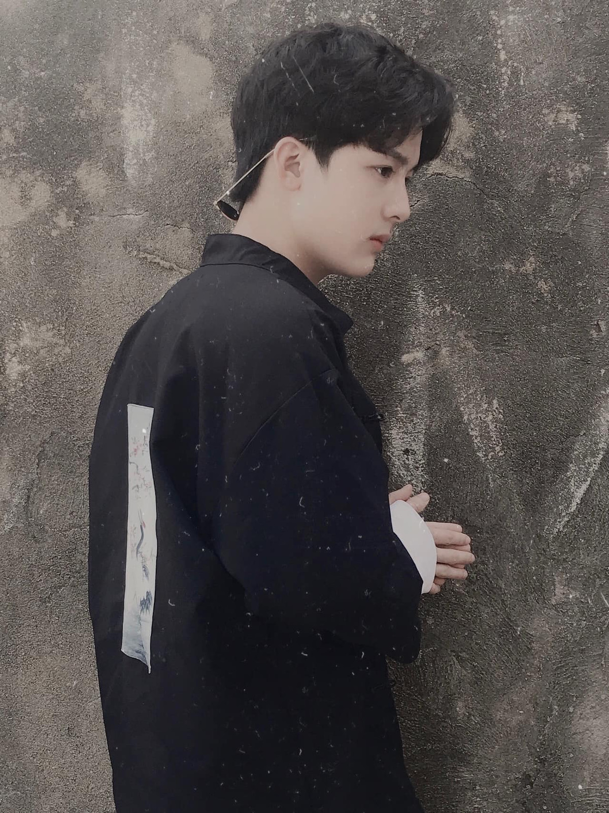 Mới đây, hình ảnh của một hot boy Hải Dương được nhiều diễn đàn về trai đẹp chia sẻ thu hút sự quan tâm đặc biệt của hội chị em mê trai đẹp. Rất nhanh sau đó, danh tính của anh chàng sở hữu góc nghiêng thần thánh cũng được tìm ra.