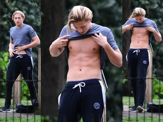 Không chỉ điển trai, "nam thần" Hy Lạp còn chơi thể thao rất giỏi, sử dụng một số các nhạc cụ như piano, guitar, trống và đam mê đặc biệt với hội họa.