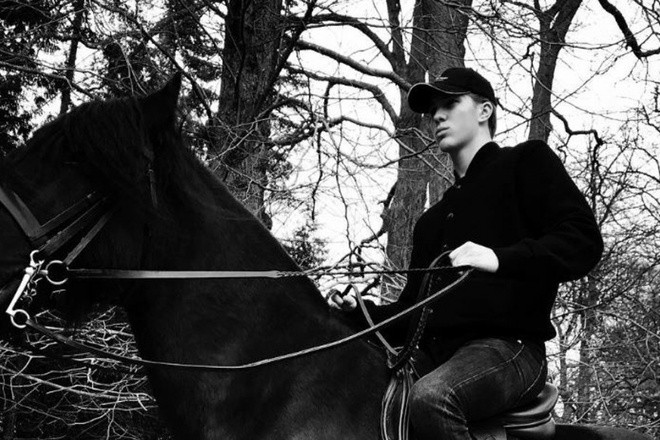 Hoàng tử Hy Lạp chào đời tại Mỹ, sau đó có một thời gian dài sinh sống tại Anh và theo học trường Wellington College. Sau khi tốt nghiệp, anh quay lại Mỹ theo học Đại học Georgetown, Washington D.C.