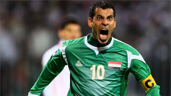Younis Mahmoud (Iraq): 8 năm sau khi giúp Iraq gây sốc với chức vô địch Asian Cup 2007, Mahmoud lại một lần nữa gánh trên vai niềm hy vọng của đội nhà. Cú đánh đầu quyết định của Mahmoud trong trận chung kết gặp Saudi Arabia tại Jakarta (Indonesia) năm đó là một trong những khoảnh khắc đáng nhớ nhất trong lịch sử Asian Cup và biến tiền đạo này trở thành một “vị thánh” trong lòng người hâm mộ Iraq. 