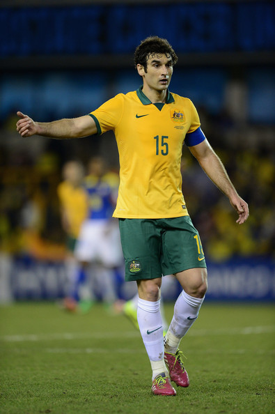 Mile Jedinak (Austrailia): Nếu Australia hy vọng lần đầu tiên vô địch Asian Cup, họ sẽ phải trông chờ nhiều ở người đội trưởng Jedinak. Cao to, lạnh lùng và quyết đoán, Jedinak đang là lá chắn thép ngay trước hàng thủ của cả đội tuyển quốc gia lẫn CLB Crystal Palace (Anh). Tại Palace, với vai trò đội trưởng, Jedinak đã giúp đội bóng thăng hạng Premier League (giải Ngoại hạng Anh) năm 2013 và kết thúc mùa giải trước ở giữa bảng xếp hạng. 