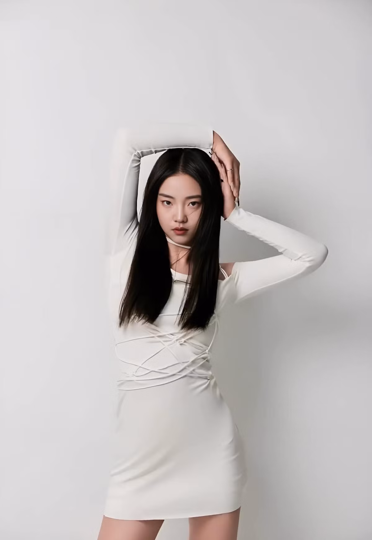 Khi được diện lên mình trang phục cùng lối trang điểm phù hợp, nhan sắc cô nàng cũng thuộc dạng "không đùa được đâu".