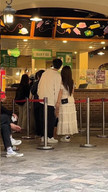 Hiện cả 2 vẫn chưa chính thức lên tiếng, tuy nhiên fan của cả 2 cho rằng cặp đôi "tình trong như đã mặt ngoài còn e".