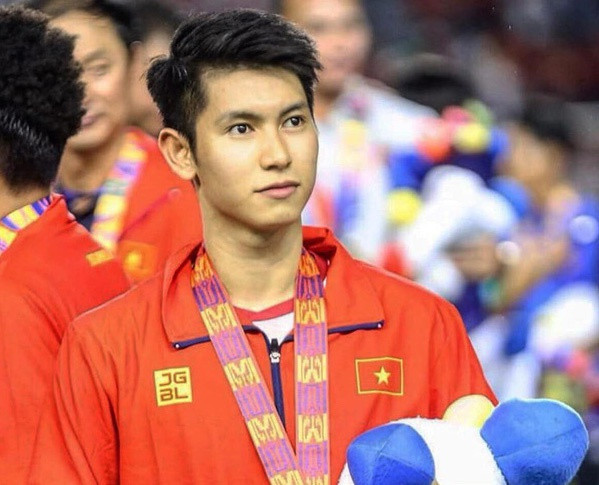 Nguyễn Trọng Hùng (SN 1997) là một gương mặt mới gây được sự chú ý tại SEA Games 30 diễn ra tại Philippines vưag qua. Hiện tại, anh chàng đang khoác áo của CLB Thanh Hoá.