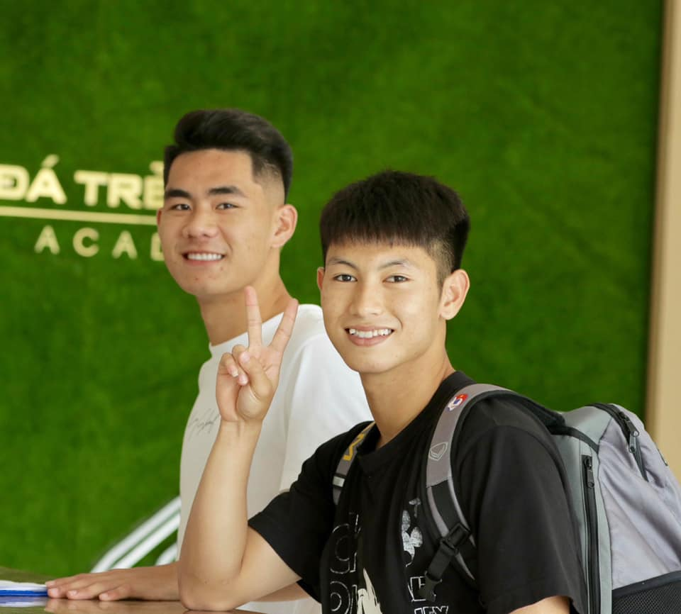 Cầu thủ thuộc biên chế CLB Thanh Hoá rất ít khi chia sẻ hình ảnh thường ngay trên trang cá nhân, thay vào đó là các khoảnh khắc luyện tập trên sân cỏ. Anh cũng thuộc mẫu cầu thủ khá kín tiếng trong chuyện đời tư.