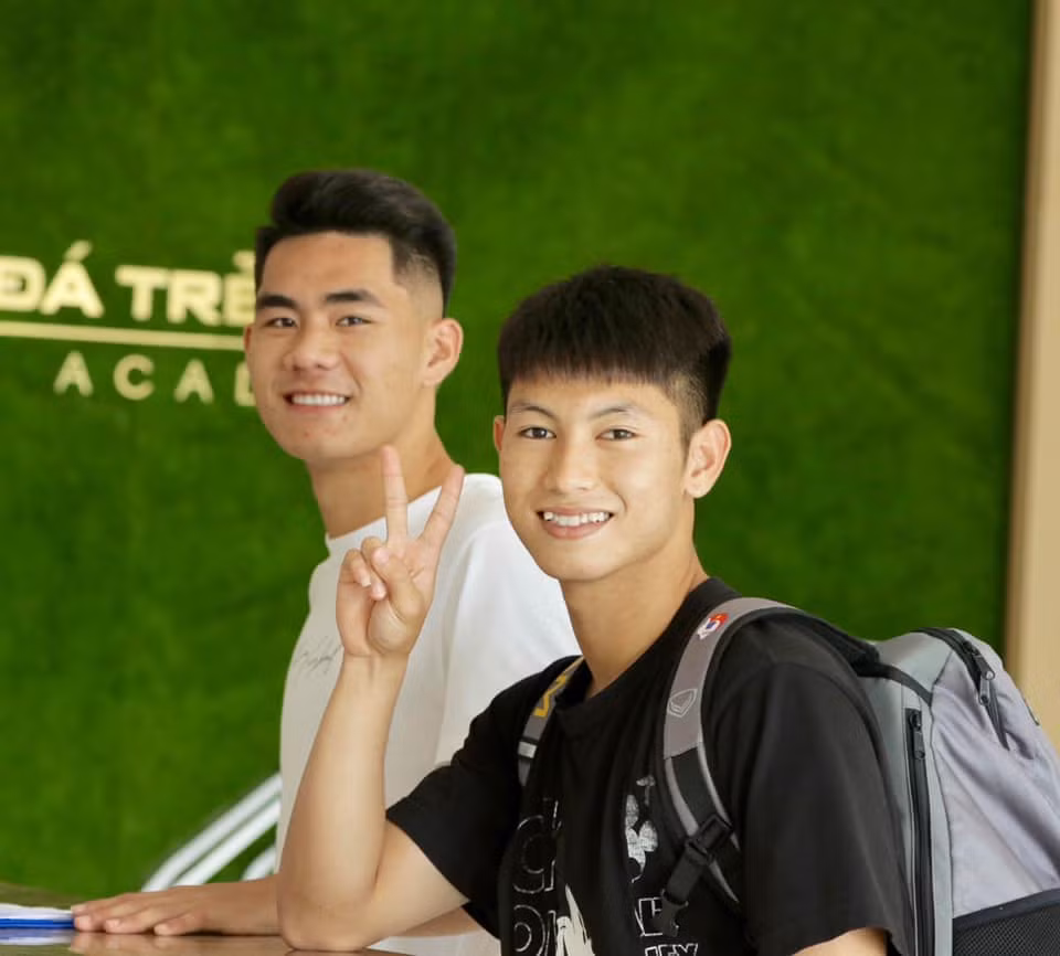 Cầu thủ thuộc biên chế CLB Thanh Hoá rất ít khi chia sẻ hình ảnh thường ngay trên trang cá nhân, thay vào đó là các khoảnh khắc luyện tập trên sân cỏ. Anh cũng thuộc mẫu cầu thủ khá kín tiếng trong chuyện đời tư.