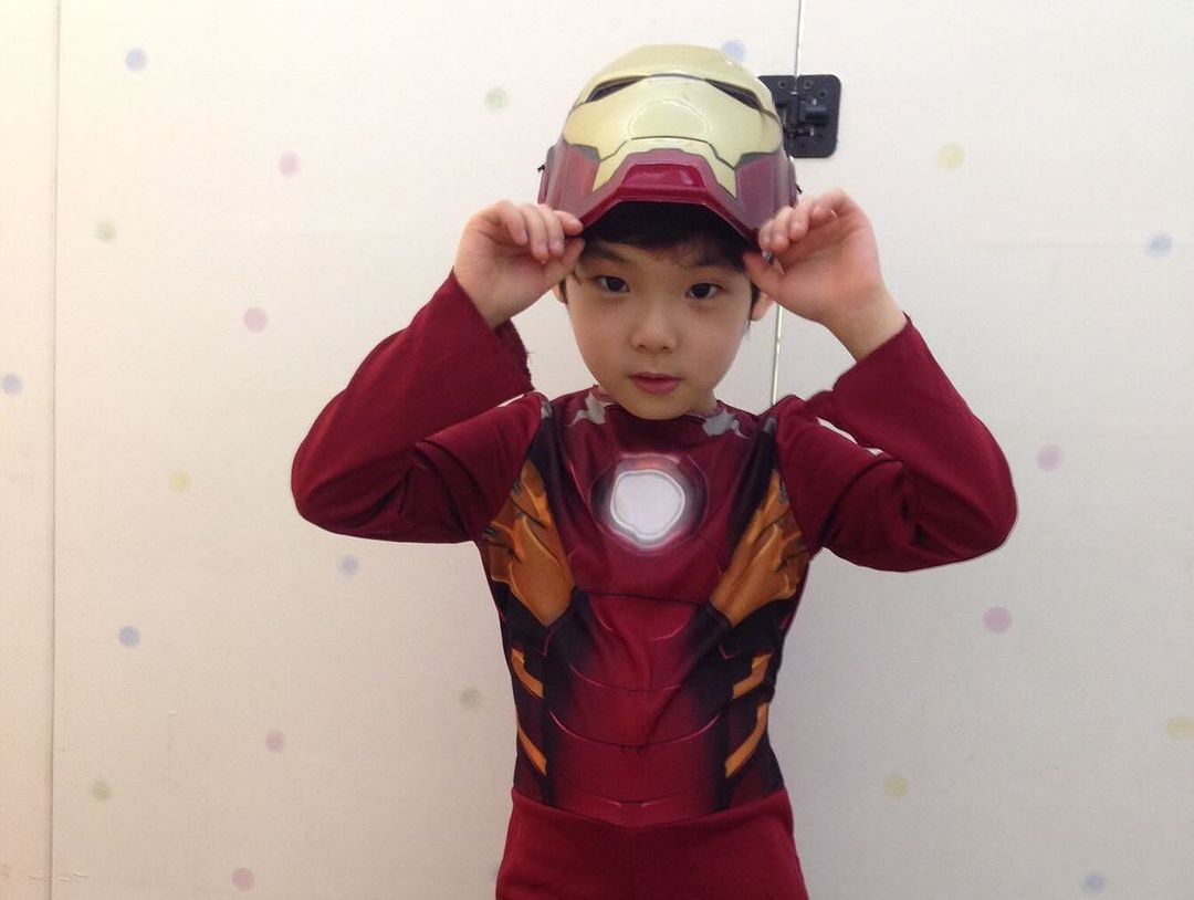 Cậu bé được mời tham gia nhiều chương trình khác nhau, làm người mẫu nhí thời trang...