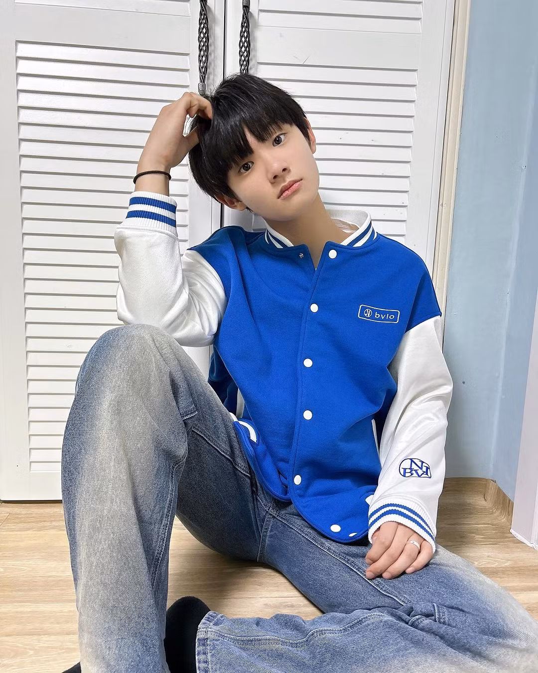 Sở hữu vẻ ngoài điển trai, thư sinh, tỷ lệ cơ thể chuẩn như người mẫu và tài năng nghệ thuật, Park Geon Roung được dân mạng dự đoán sẽ là "nhân tố vàng" trong làng giải trí Hàn Quốc.