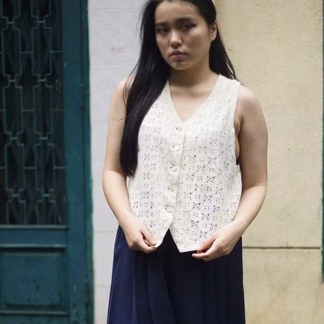 Trước khi được mệnh danh là bản sao của ngọc nữ Tăng Thanh Hà, Lê Hà Trúc (SN 1996) từng sở hữu ngoại hình mập tròn. Khi còn là học sinh trung học, cô rất ngại xuất hiện trước đám đông vì tự ti cân nặng.