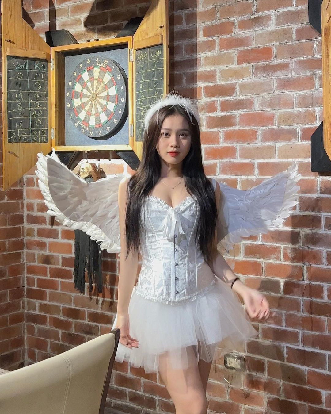 Chuyện tình của cô với chàng cầu thủ điển trai được rất nhiều người quan tâm và ngưỡng mộ.