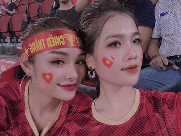 Đọc loạt tin nhắn bị lộ có thể thấy Quang Hải tỏ ra tức giận khi thông tin hẹn hò của mình với Huyền My được báo chí đăng tải. Thêm vào đó, người anh nói chuyện với Hải còn đề nghị nam cầu thủ trao đổi lại với Huyền My việc không nên công khai chuyện riêng lên MXH.