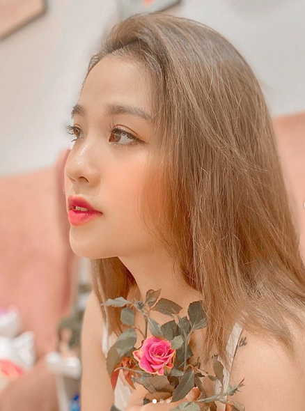 Từ sau khi Quang Hải công khai chính thức có bạn gái mới Huỳnh Anh thì mọi thông tin liên quan đến Huyền My mới bắt đầu lắng xuống.