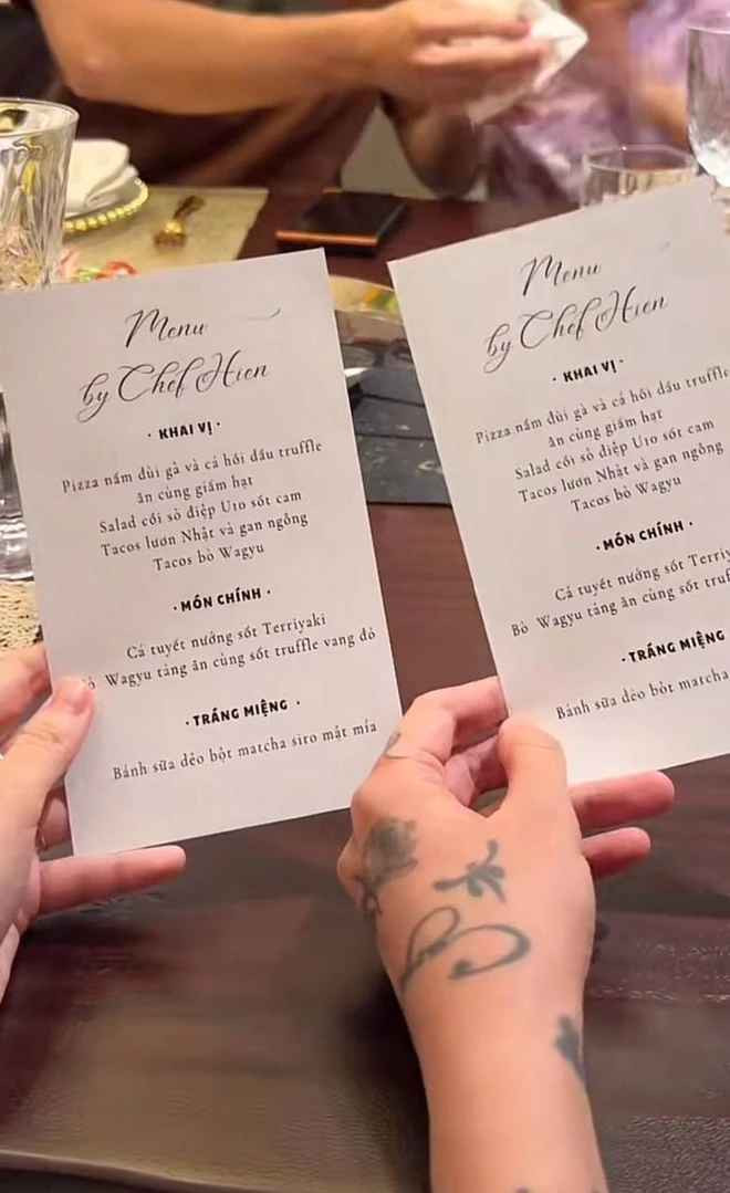 Theo tìm hiểu, tuy đặc thù của catering là không phục vụ, chỉ vận chuyển, tức là sẽ mang món ăn đến nhà khách hàng, kèm theo việc sắp xếp, bày trí bàn tiệc cũng như hướng dẫn khách hàng để món ăn sao cho có tiêu chuẩn về thẩm mỹ và đảm bảo chất lượng. Chưa hết dịch vụ này sẽ đảm nhiệm tất cả mọi thứ từ bếp núc, dụng cụ, bàn ghế,... và phục vụ từng món y hệt nhà hàng, việc khách cần chỉ là ngồi yên và thưởng thức.