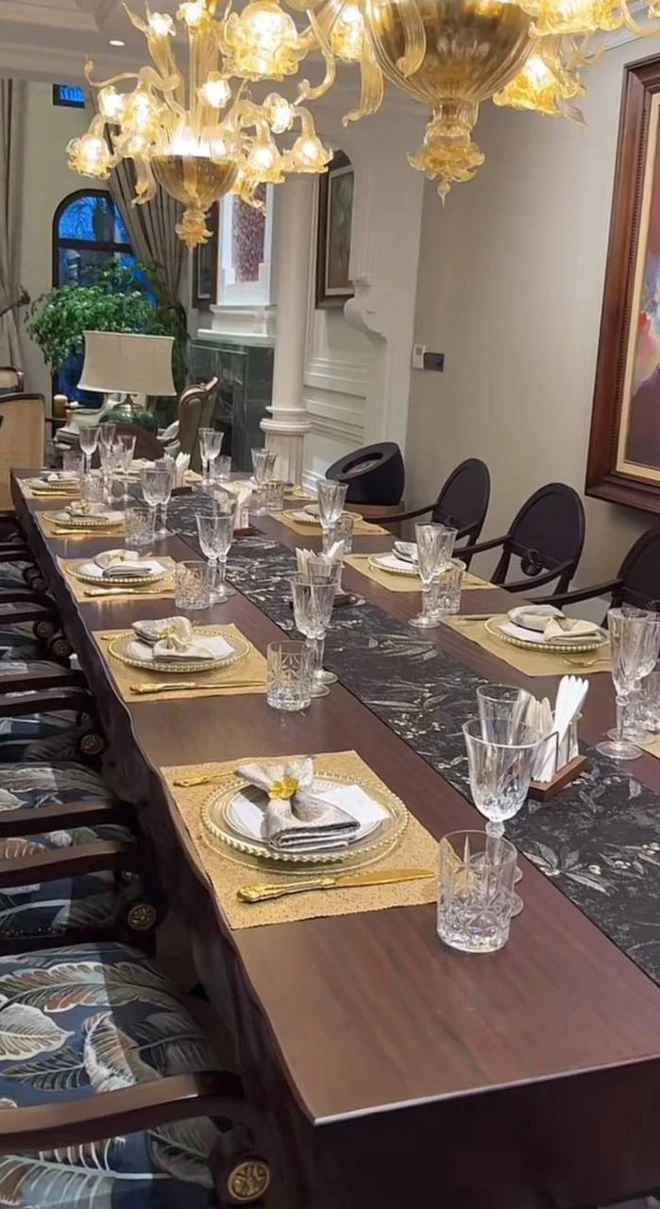 Điểm đặc biệt của bữa tiệc của Chao nằm ở dịch vụ catering - loại dịch vụ tổ chức tiệc trọn gói được thiết kế riêng theo sở thích và nhu cầu của khách hàng ngay tại không gian riêng của mình.