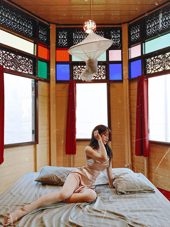 Bởi vì quá cá tính trong MV mới này nên cái tên Lê Bống bất ngờ được dân mạng tìm kiếm thông tin. Thậm chí, cô còn được chú ý nhiều hơn cả nhân vật chính của MV là Trung Ruồi.