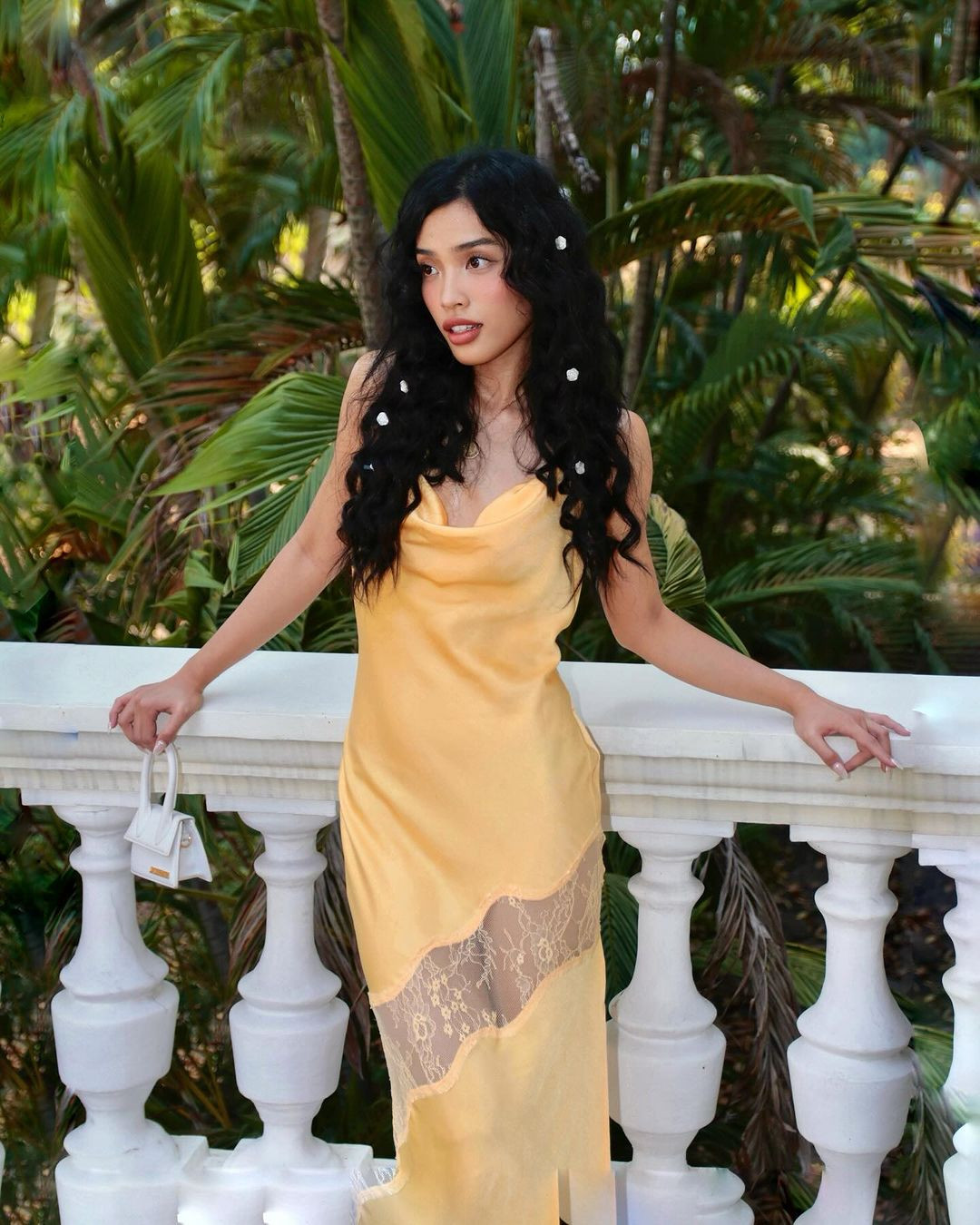 Quá trình bắt đầu từ khi cô nàng mới học xong THPT ở Mỹ, Lilthu chia sẻ: “Hồi đó Thư 60kg mà người mình không quá cao. Lúc đó mình cũng cảm thấy rất uể oải, mệt, không có năng lượng, không muốn làm gì hết”.