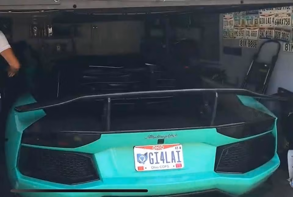 Cuoi muon tat tho vi bien so xe cua nguoi Viet o nuoc ngoai-Hinh-2