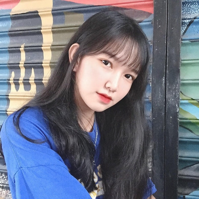 Lên cấp 3, Thảo Nguyên thích một anh khóa trên và chủ động theo đuổi trong thời gian khá dài. Trước tình cảm chân thành của cô nàng, anh chàng kia phũ phàng từ chối vì những lý do không mấy chính đáng.