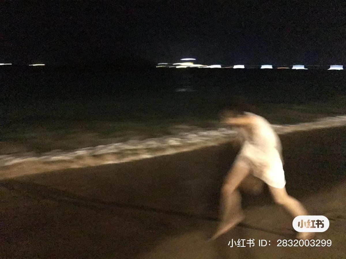 Tất cả những tấm ảnh đều nhòe mờ không nhìn thấy rõ người.