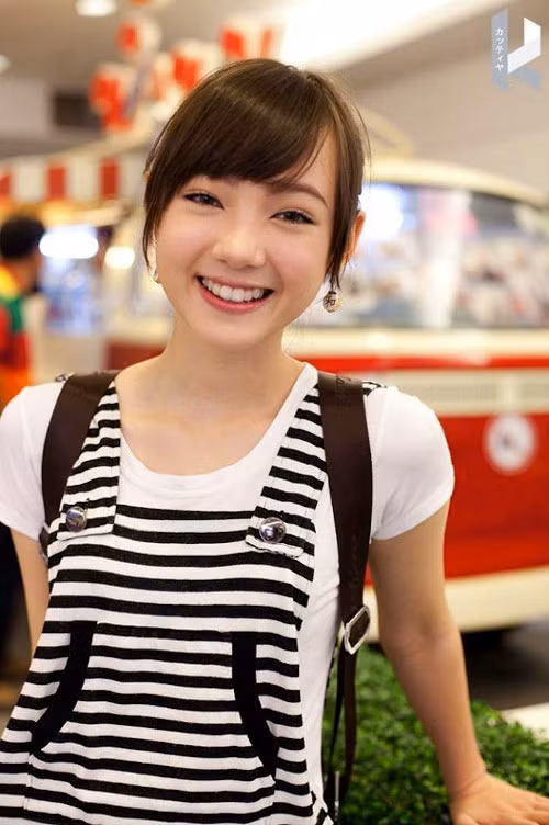  Cách đây không lâu, cư dân mạng vô cùng sục sôi trước khuôn mặt xinh đẹp cùng giọng hát trong trẻo của của hot girl Thái, Jannina W. Thiếu nữ 14 tuổi này mang trong mình hai dòng máu Đức - Thái.