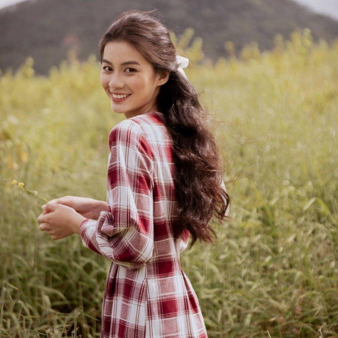 Hiện tại, Tú Vi đang làm mẫu ảnh và công việc này cho cô nàng một mức thu nhập khá lý tưởng. Hot girl TP HCM cho biết đang dành dụm tiền để kinh doanh.