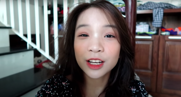 Trong một tháng cô bé Thiên Thư chỉ đăng tải từ 1-2 video lên kênh của mình, các vlog đều được quay và edit đơn giản, do Thiên Thư tự quay hoặc nhờ đến sự giúp đỡ của mẹ.