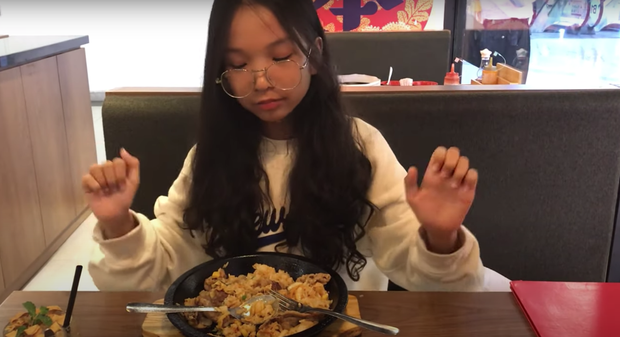 Kênh Youtube "Việt Thiên Thư Channel" của cô bé 2k1 này sau 4 năm đã sở hữu 522 ngàn người theo dõi cùng loạt video triệu view.