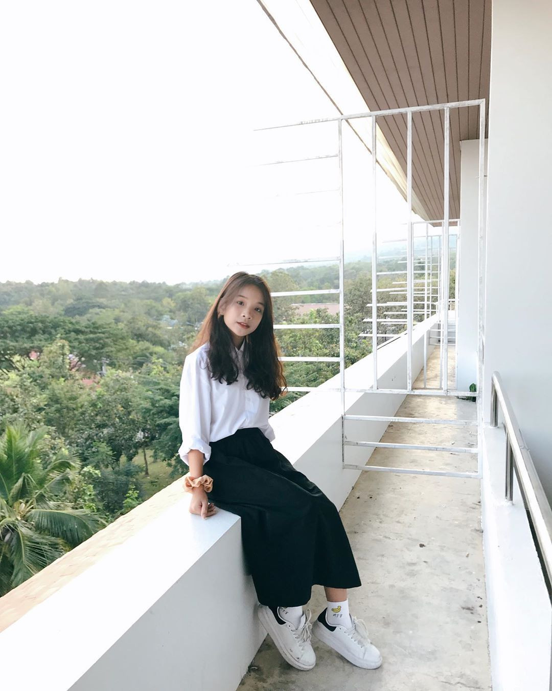 Tuy vậy, vẫn có nhiều ý kiến trái chiều cho rằng Thiên Thư thường xuyên trang điểm khá đậm trong các vlog gần đây không phù hợp với lứa tuổi. Mời quý độc giả đón xem thêm video Nữ sinh vẽ truyền thần làm "chao đảo" cộng đồng - Nguồn: KÊNH VTC1