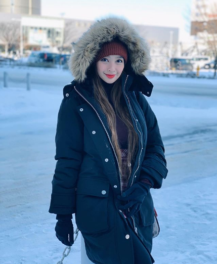 Bên cạnh công việc livestream, MC, streamer còn làm người mẫu, chụp ảnh quảng cáo thương hiệu cho một số tựa game và thương hiệu thời trang nội địa.