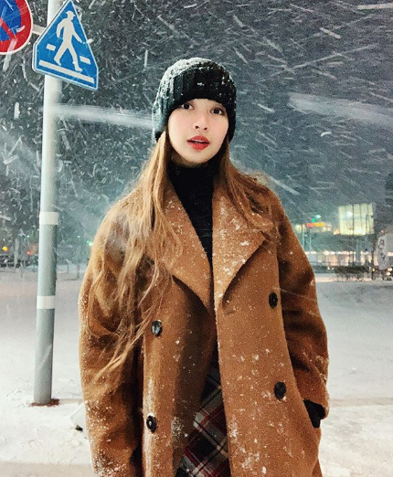 Nữ streamer người Philippines này sở hữu giọng nói truyền cảm, nhẹ nhàng, dễ thương. Đặc biệt, cô nàng có kiến thức chắc chắn về game khiến khán giả yêu thích.