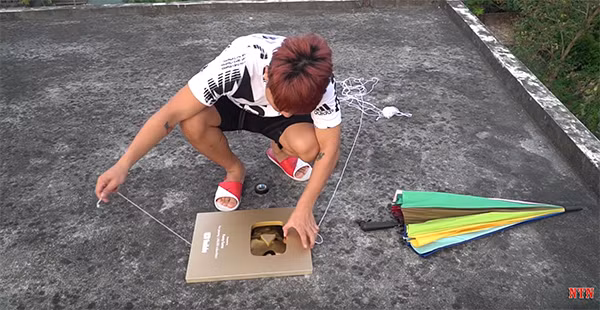 "Video của anh rất hay, mong kênh của anh sớm sập", "Biểu hiện của việc cạn ý tưởng" - Nhiều người chỉ trích NTN trên kênh youtube của anh.