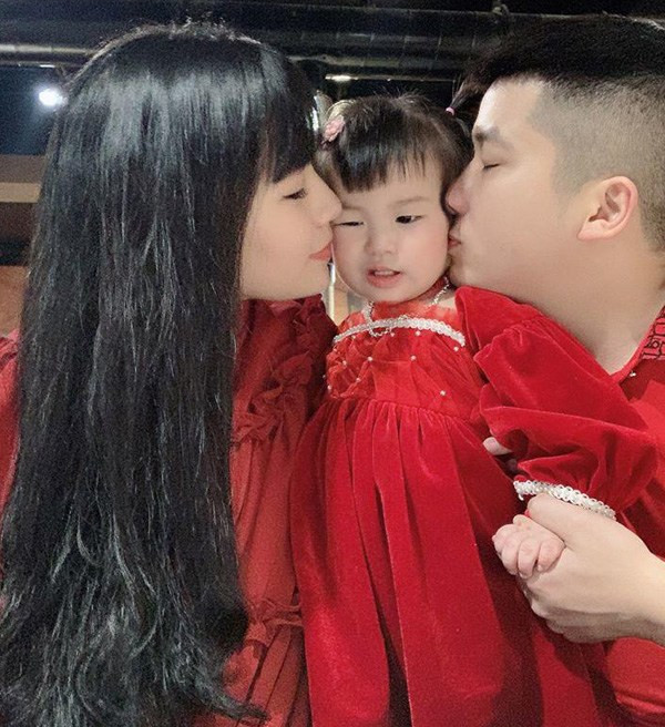 Sau sinh, My Anh cũng tích cực chăm sóc, làm đẹp cho bản thân. Cô duy trì việc đắp mặt nạ nghệ mật ong mỗi tuần, tăng cường vận động nhẹ nhàng khi có thời gian rảnh và quan trọng là luôn cố gắng giữ cho tinh thần tích cực. My Anh cũng tranh thủ đi ngủ sớm để giữ cho làn da được tươi sáng, và đêm nếu phải dậy bế con cũng không cảm thấy bị kiệt sức. Ngoài ra, cô cũng chú trọng trong việc ăn mặc, luôn chọn những trang phục phù hợp và đẹp dù ở nhà hay bước ra ngoài đường. Cô nghĩ riêng bản thân mình xinh đẹp đã là một điều rất tốt trong việc làm mẹ hay giữ gìn hạnh phúc gia đình.