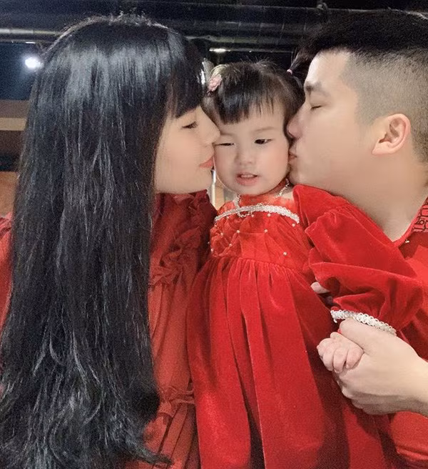 Sau sinh, My Anh cũng tích cực chăm sóc, làm đẹp cho bản thân. Cô duy trì việc đắp mặt nạ nghệ mật ong mỗi tuần, tăng cường vận động nhẹ nhàng khi có thời gian rảnh và quan trọng là luôn cố gắng giữ cho tinh thần tích cực. My Anh cũng tranh thủ đi ngủ sớm để giữ cho làn da được tươi sáng, và đêm nếu phải dậy bế con cũng không cảm thấy bị kiệt sức. Ngoài ra, cô cũng chú trọng trong việc ăn mặc, luôn chọn những trang phục phù hợp và đẹp dù ở nhà hay bước ra ngoài đường. Cô nghĩ riêng bản thân mình xinh đẹp đã là một điều rất tốt trong việc làm mẹ hay giữ gìn hạnh phúc gia đình.