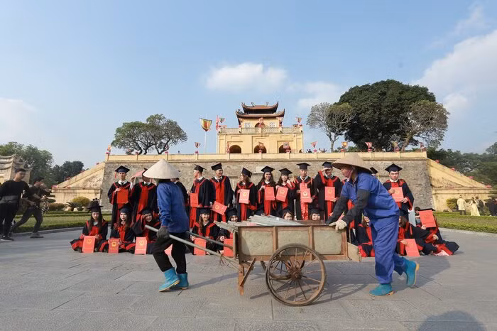 Dù được đầu tư công phu, mất nhiều thời gian thế nhưng bộ ảnh kỷ yếu vẫn không thể tránh khỏi những khoảng khắc dở khóc dở cười như thế này.