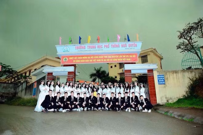 Không riêng gì những khoảnh khắc của những nhân vật không mời mà đến, trước đây nhiều bộ ảnh kỷ yếu đã khiến dân tình phải ngán ngẩm vì không khác gì "thước phim kinh dị" vì thợ ảnh chẳng có tâm.