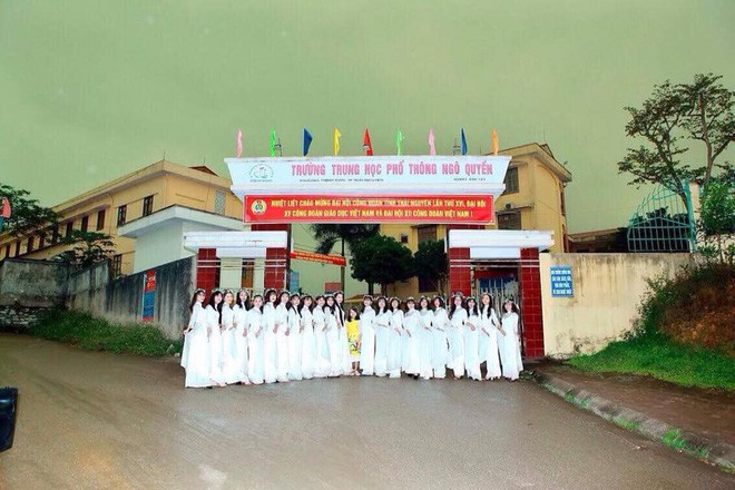 Một bộ ảnh kỷ yếu kỳ công chuẩn bị, tốn kém vật chất lại khiến cộng đồng mạng không nhịn được cười bởi sản phẩm thật sự khó chấp nhận.