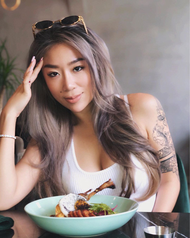 Hot girl sở hữu số đo 3 vòng 85-60-90 và thường khoe dáng trong những bộ trang phục bó sát, hở bạo.