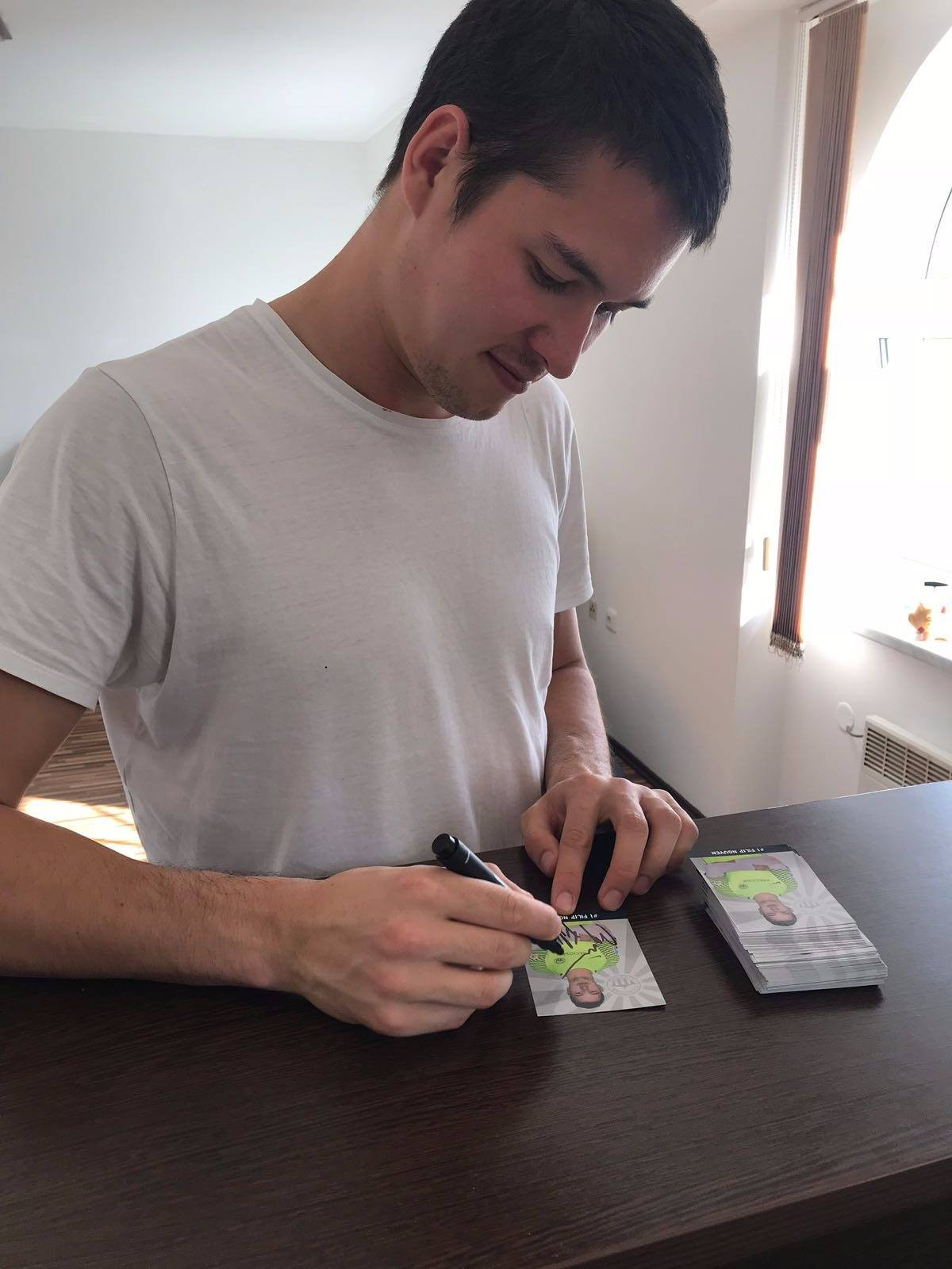 Filip cao 1m91, một chiều cao cực kỳ nổi trội nếu anh đứng trong đội hình tuyển Việt Nam.