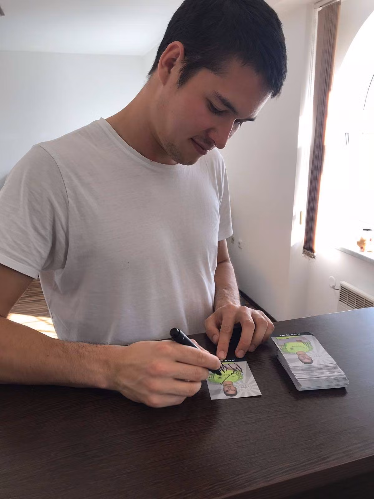 Filip cao 1m91, một chiều cao cực kỳ nổi trội nếu anh đứng trong đội hình tuyển Việt Nam.