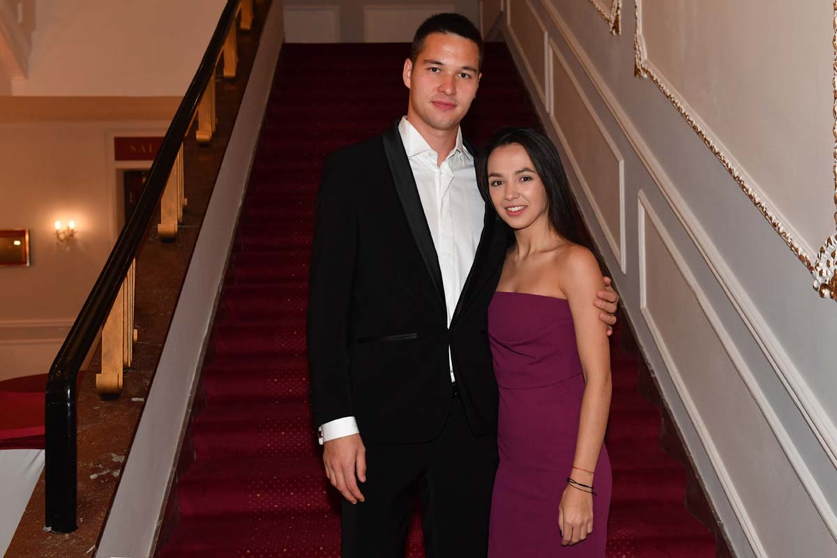 Đẹp trai, bắt bóng giỏi lại luôn khao khát được trở về phuc vụ đội tuyển quốc gia, Filip Nguyễn ghi điểm tuyệt đối trong mắt người hâm mộ, đặc biệt là các fan nữ. Thế nhưng thủ thành gốc Việt hiện đã là "hoa có chủ".